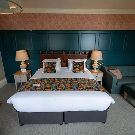 The Royal Inn By Chef & Brewer Collection-3