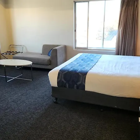 The Grand Motel-3
