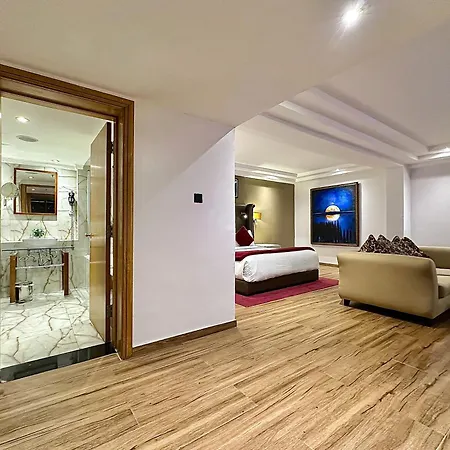 Victoria Crown Plaza Hotel-3