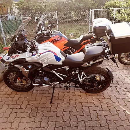 AceroRosso B&B-3