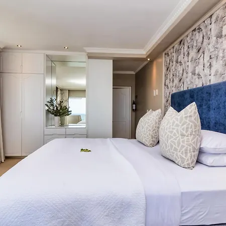 Hermanus Beachfront Lodge-3
