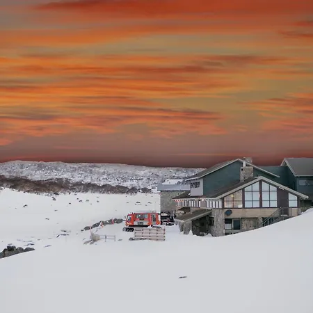Barrakee Ski Lodge-3