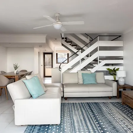 Columbia Beachfront Apartments On Rainbow Bay-2