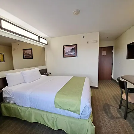 Microtel Inn And Suites By Wyndham Toluca-2