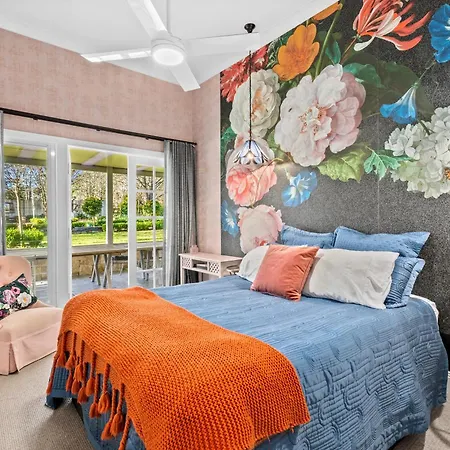 One Bedroom Cottage With Pets Allowed In The Rose Suite Only-Fee Applies-2