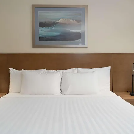 Prestige Hudson Bay Lodge & Conference Centre, Worldhotels Crafted Collection-2