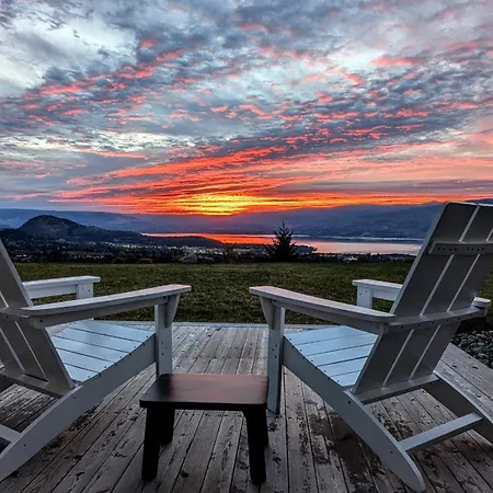 Autumn Lane B&B, Farmhouse Elegance & Stunning Lakeviews-2