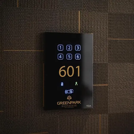 Green Park Penthouse Suite & Pool - Heated Pool --2