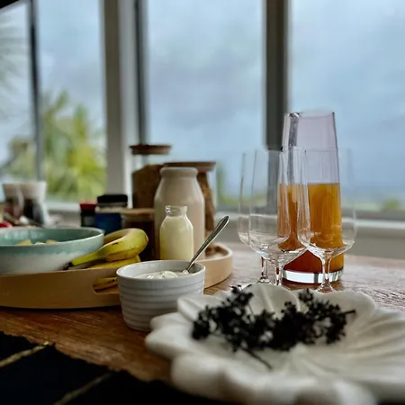 The Lighthouse - Free Breakfast With Stunning Mountain & Sea Views-3