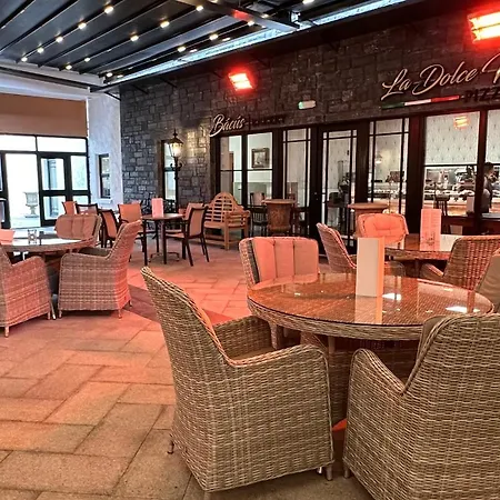 Sweeney'S Hotel 2020 Limited-3