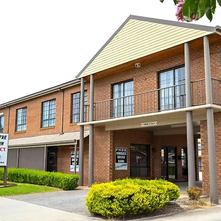 Holbrook Town Centre Motor Inn-3