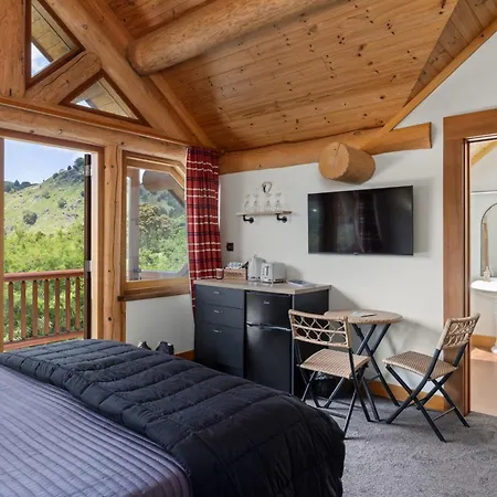 Yellowstone Lodge New Zealand-3