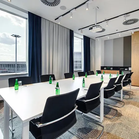 Courtyard By Marriott Warsaw Airport-3