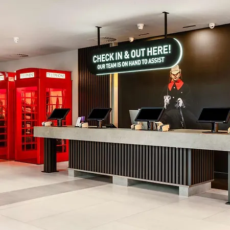 Radisson Red London Heathrow-3