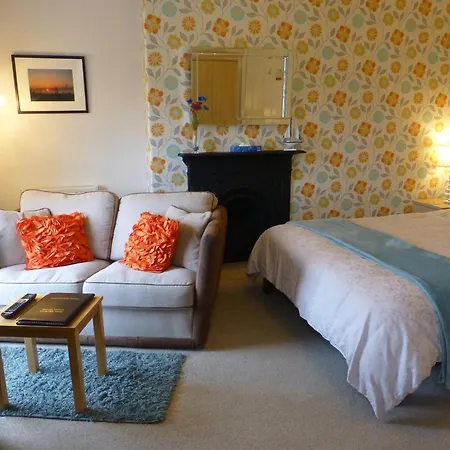 Bryn Derwen Guest House-2