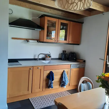 T Kan Verkeren - Houseboat-2