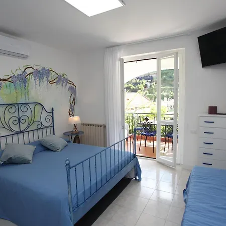 Jungle Rooms-3