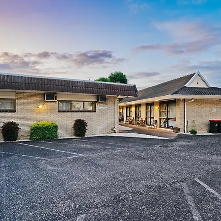 Dukes Midway Lodge-3