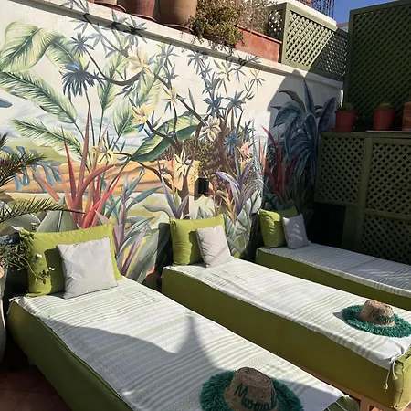 Riad Dar Adal exclusivité 2 à 6 personnes petit déjeuner compris place jemaa El fna-2
