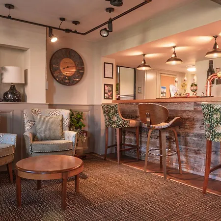 The King William IV - The Coaching Inn Group-2