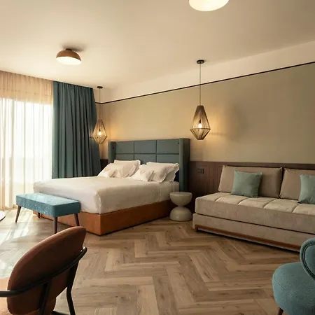 Visionair Suites & Spa-3