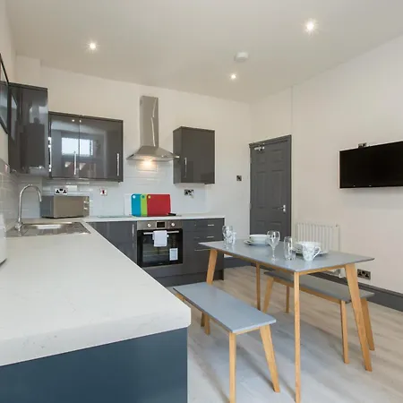 Townhouse @ 58 Brooklyn St - Crewe-2