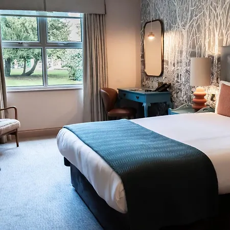 Bush Hotel Farnham-3