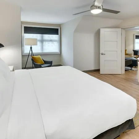The Insignia Hotel, Sarnia, A Tribute Portfolio Hotel-2