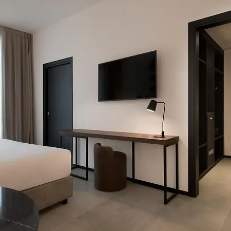 J Hotel-3
