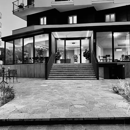 Hotel Noir - Free Brunch & Breakfast Until 13-00 - Vicinissimi A Mirabilandia-3