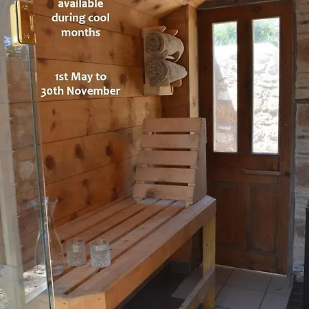 Trestrail Cottage Accommodation-2