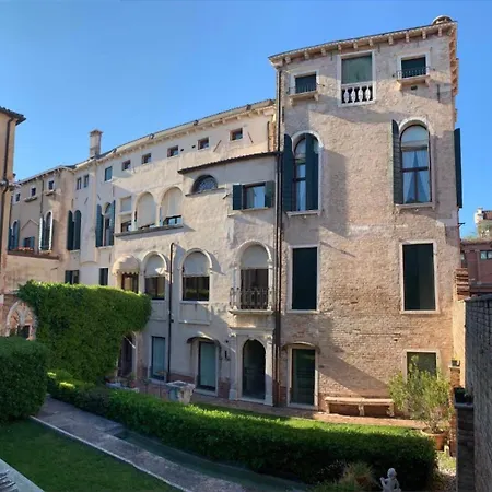 Palazzo Contarini Della Porta Di Ferro-3