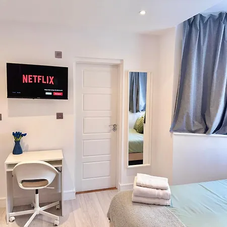En-Suites With Free Parking, Wembley Park Station And Stadium-3