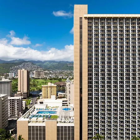 Hilton Waikiki Beach Hotel-2