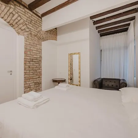 Rialto Suite 707-3