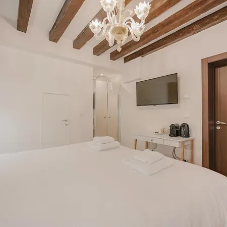 Rialto Suite 707-2