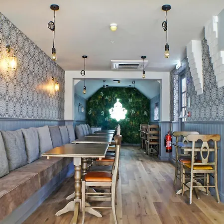 Oyo Tamworth Arms Boutique Pub & Hotel-2