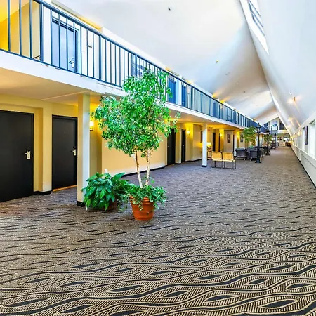 Quality Inn & Suites Garden Of The Gulf-2