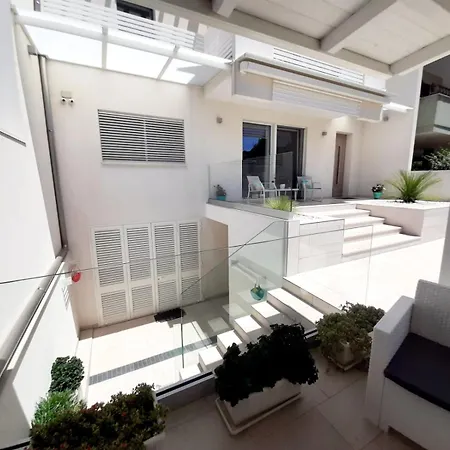 Joshua Rooms-2