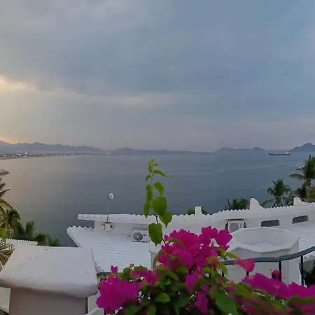 Hermoso condominio en la Bahía Manzanillo-2