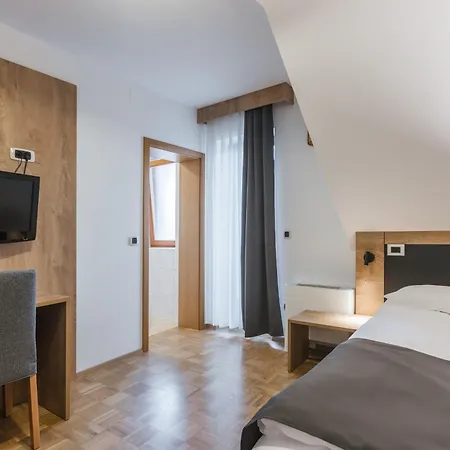 Toeroek Rooms, Bistro & Wellness-2