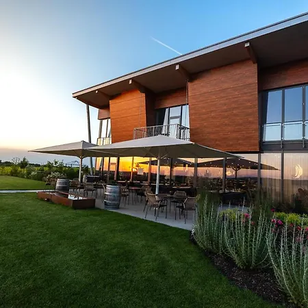 Weinzuhause Hotel-Restaurant-Vinothek-3