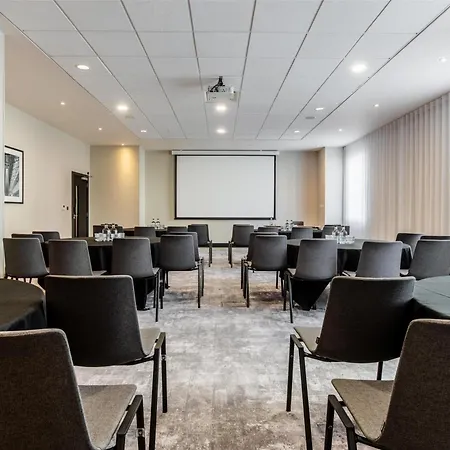 Radisson Hotel Manchester City Centre, A Verified Net Zero Hotel-2