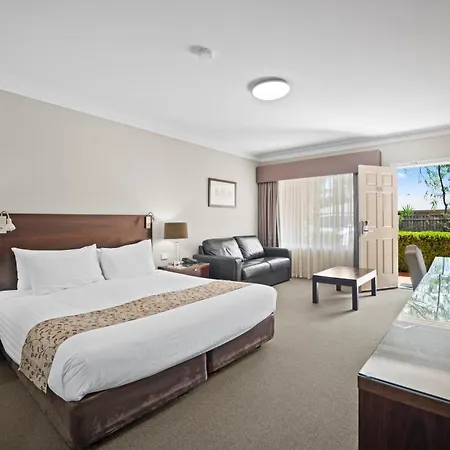 Carlyle Suites & Apartments-3