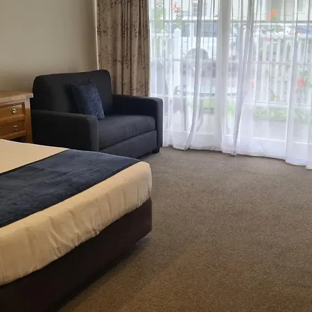 Hananui Lodge And Apartments-2