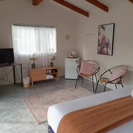 Haruru Falls Retreat-2
