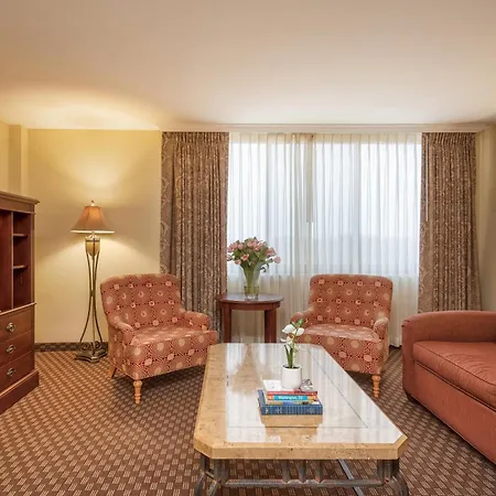 Clarion Collection Hotel Arlington Court Suites-3