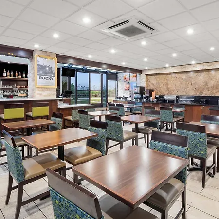Comfort Inn Metro Airport-3