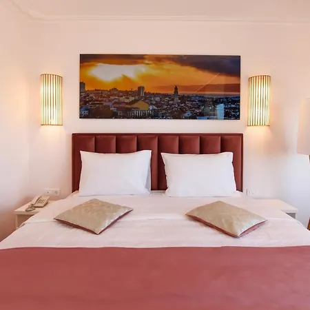 Hotel Luxe-3