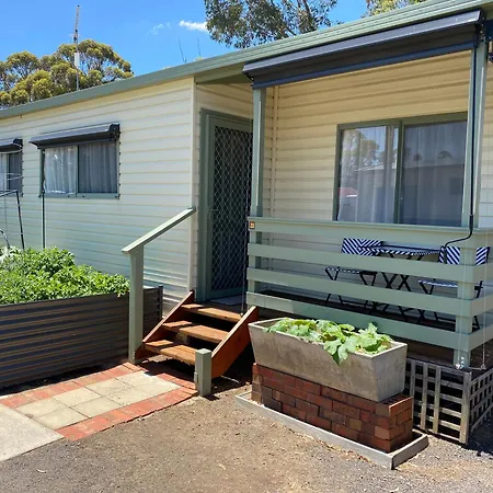 Golden Country Motel And Caravan Park-3